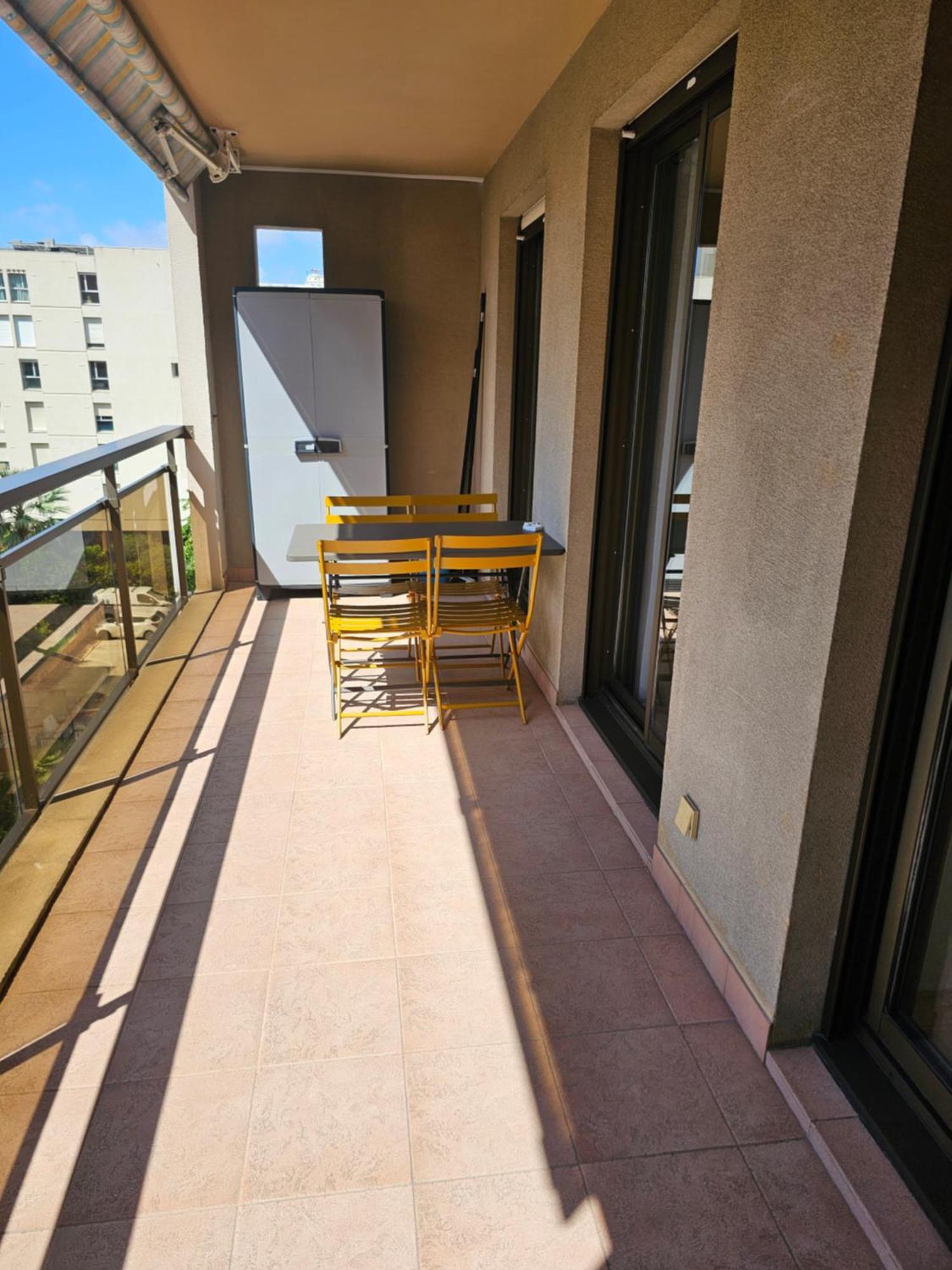 Beautiful 1 Bedroom Flat Nice Exteriör bild